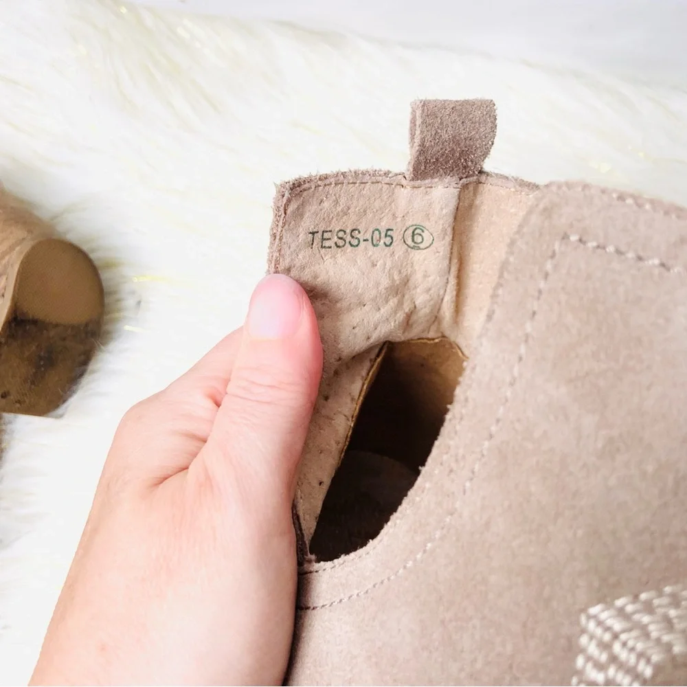 Mi.iM • Tess Faux Suede Embroidered Western Slip on Ankle boot Taupe size 6